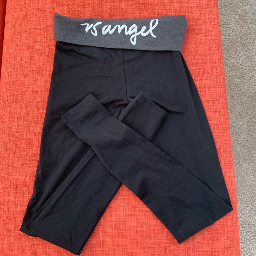 Victoria’s Secrets leggings